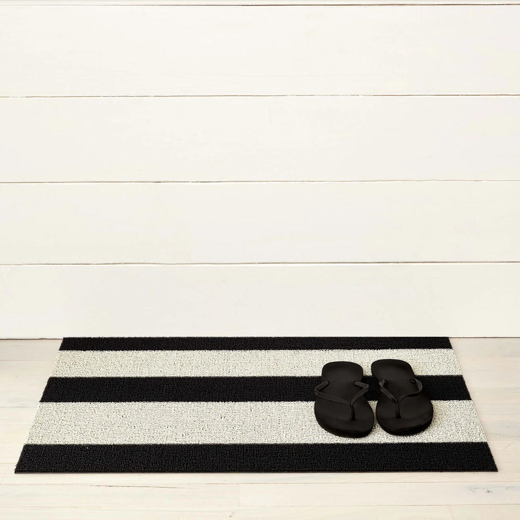 Bold Stripe Shag Big Mat in Black/White - 36 x 60