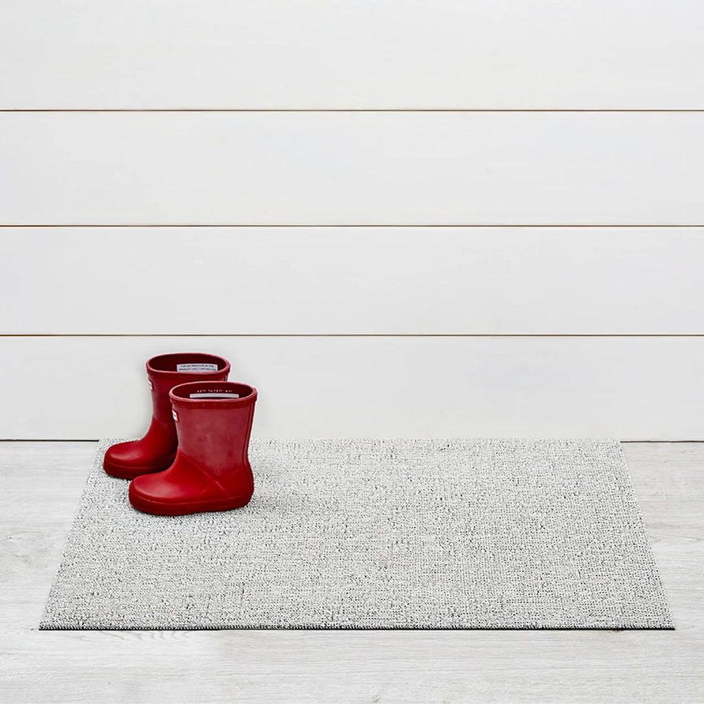 Solid Shag Utility in Snow - 24 x 36