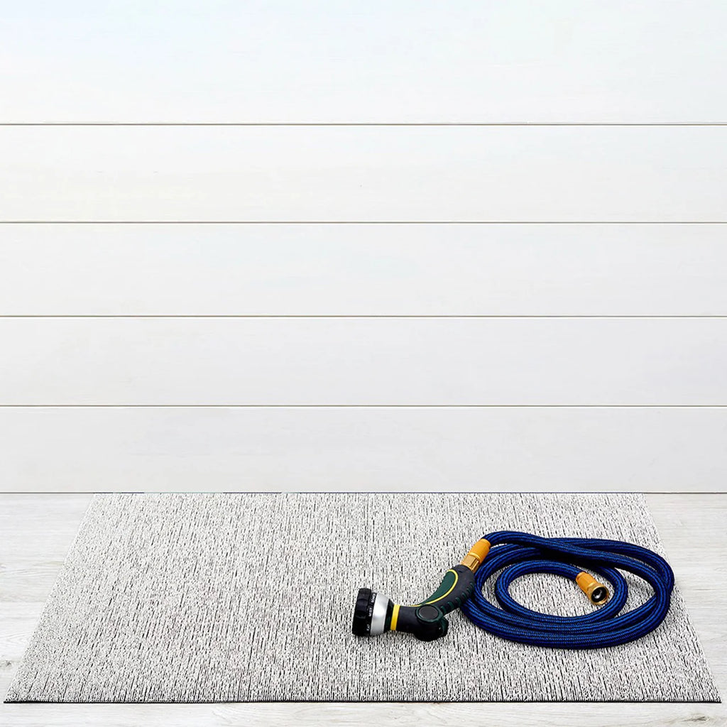 Solid Shag Utility in Snow - 24 x 36