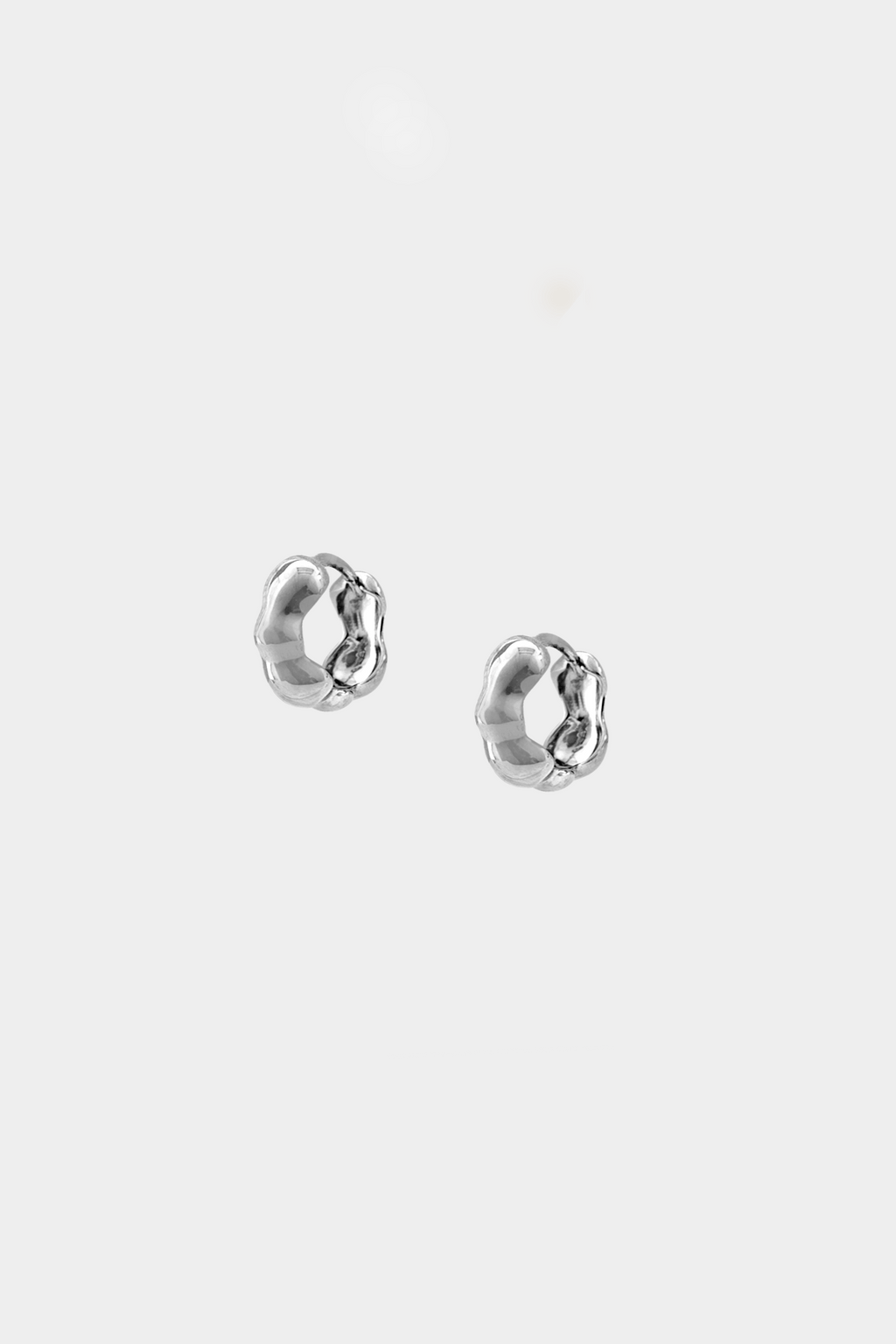 Lara Hoops, Small