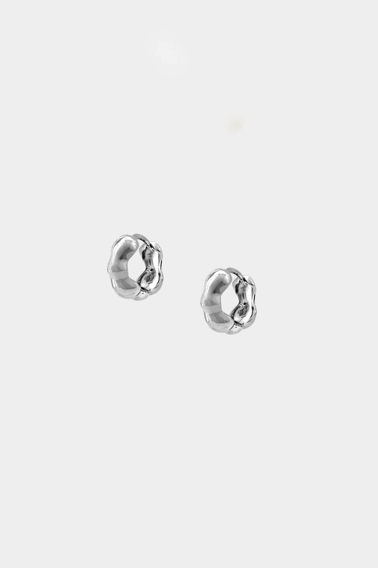 Lara Hoops, Small