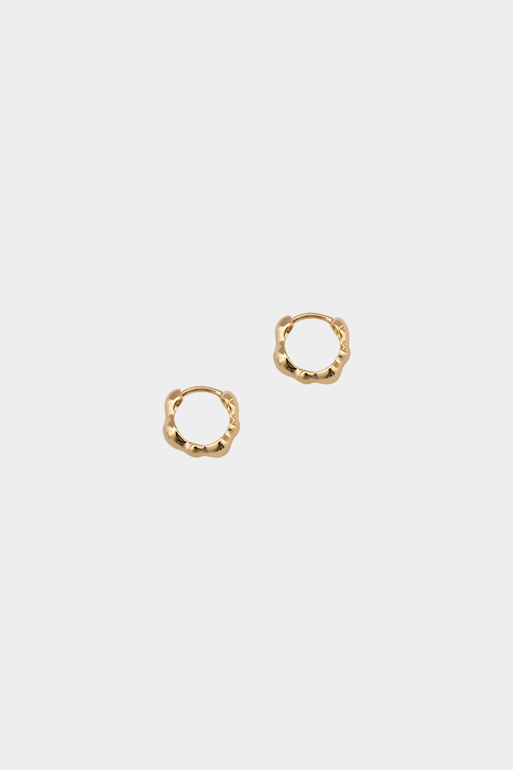 Lara Hoops, Small