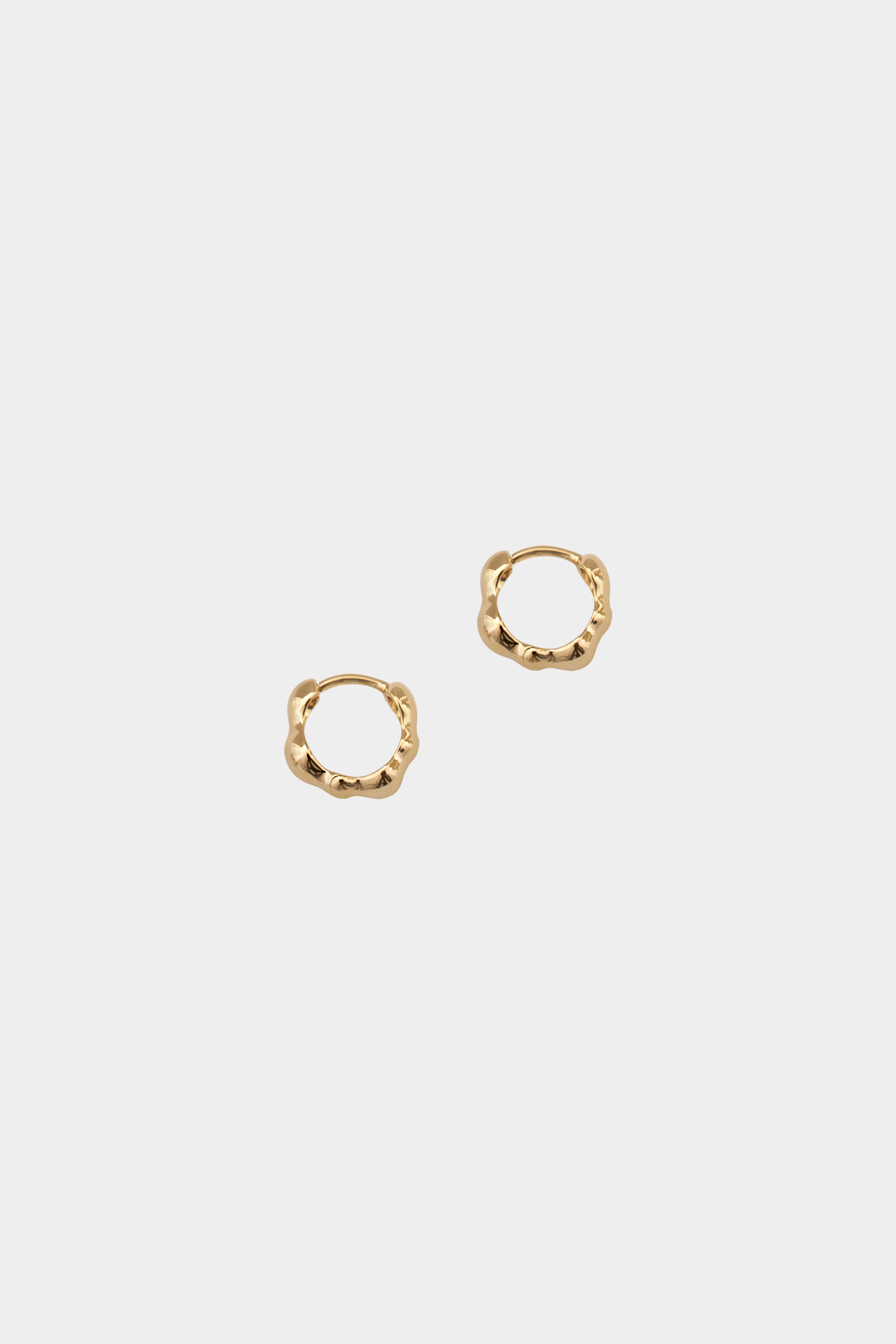 Lara Hoops, Small