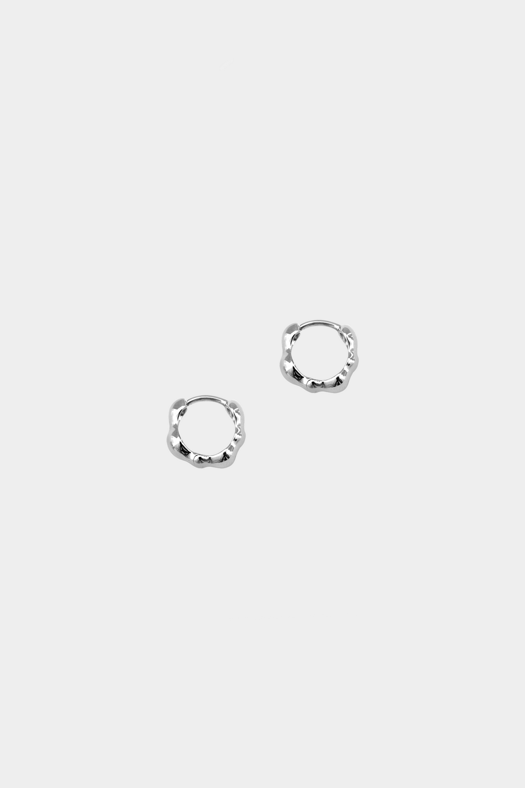 Lara Hoops, Small