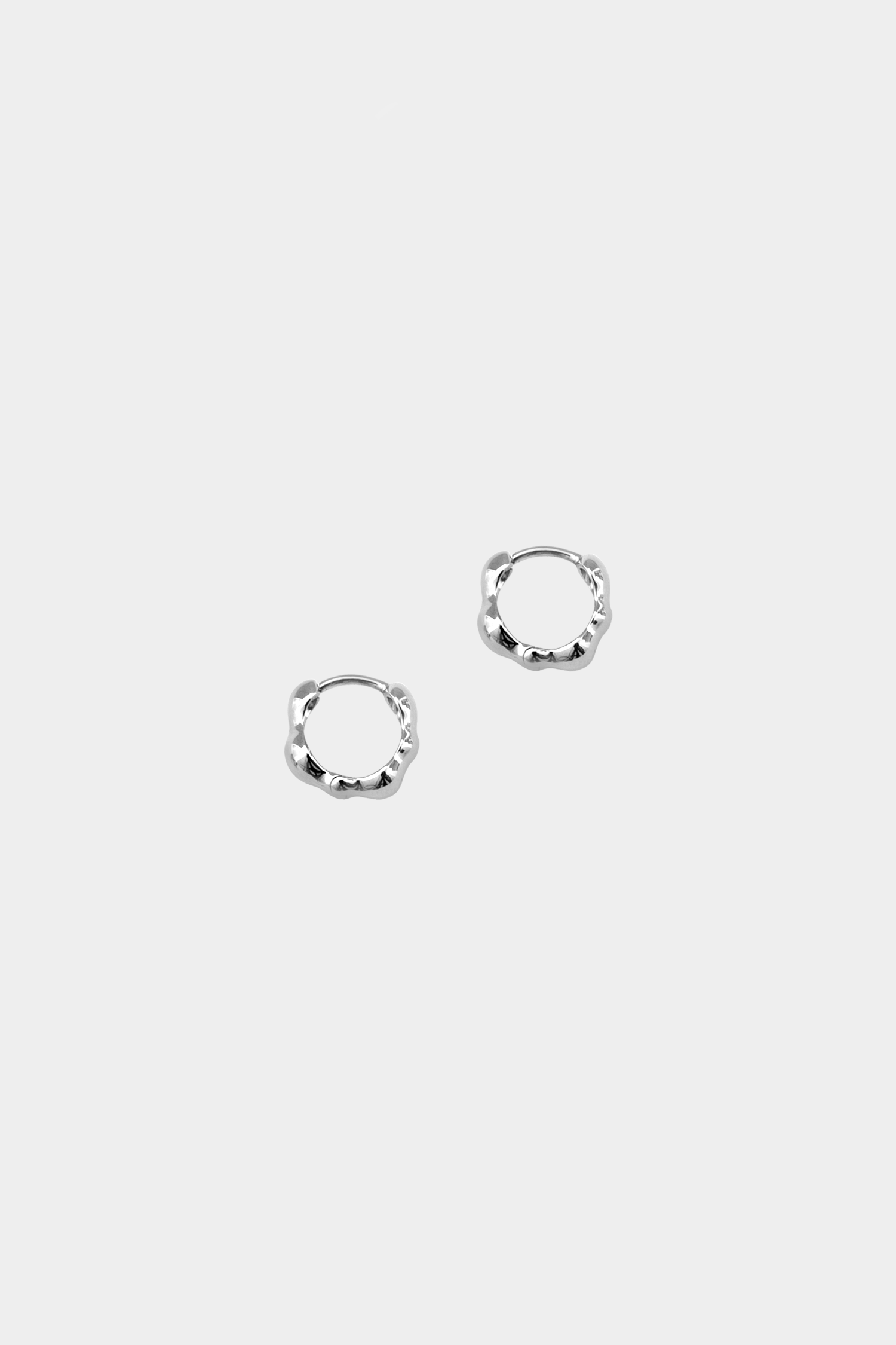 Lara Hoops, Small