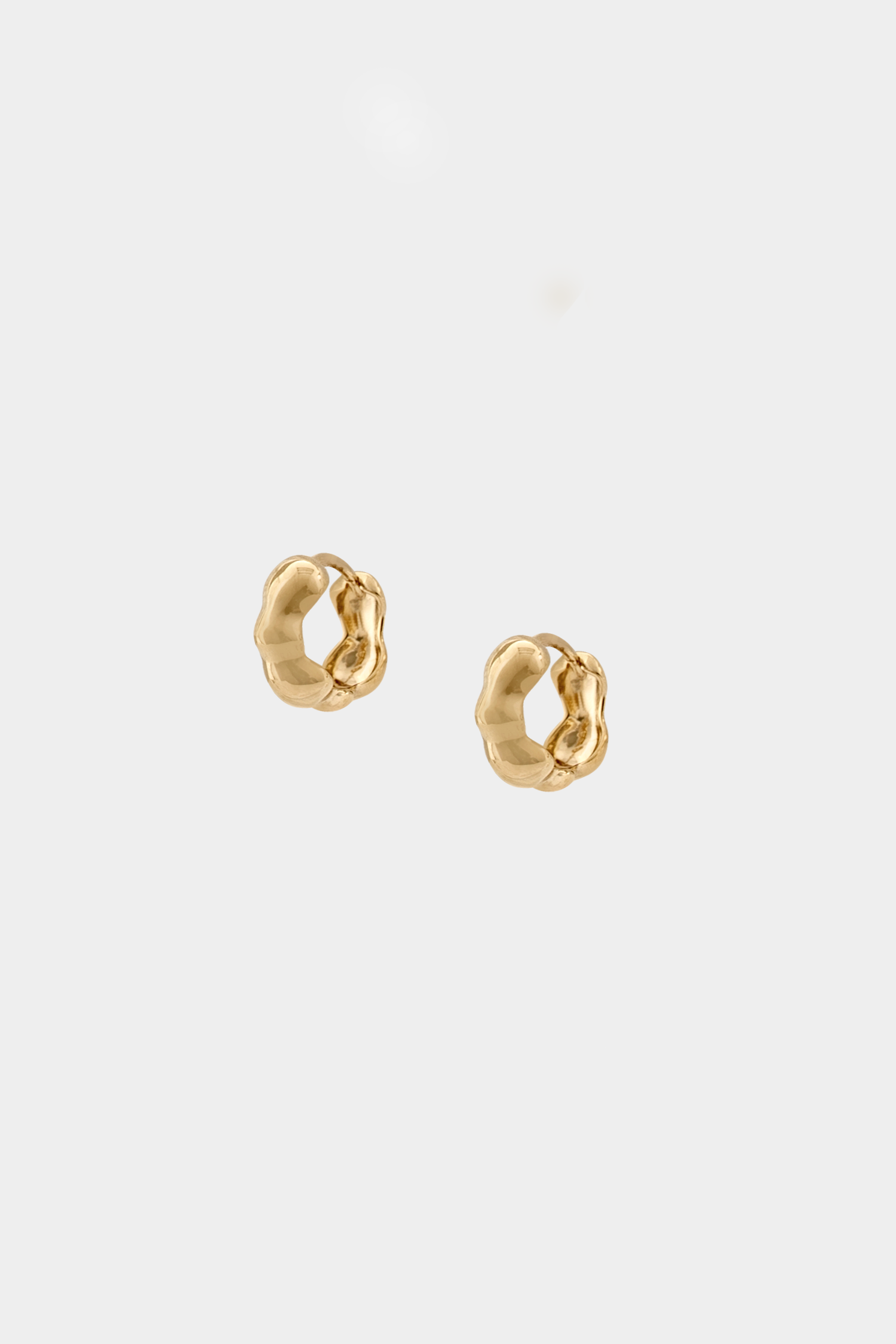 Lara Hoops, Small